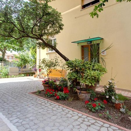 Alloggio Nella Rimini Bagian luar foto