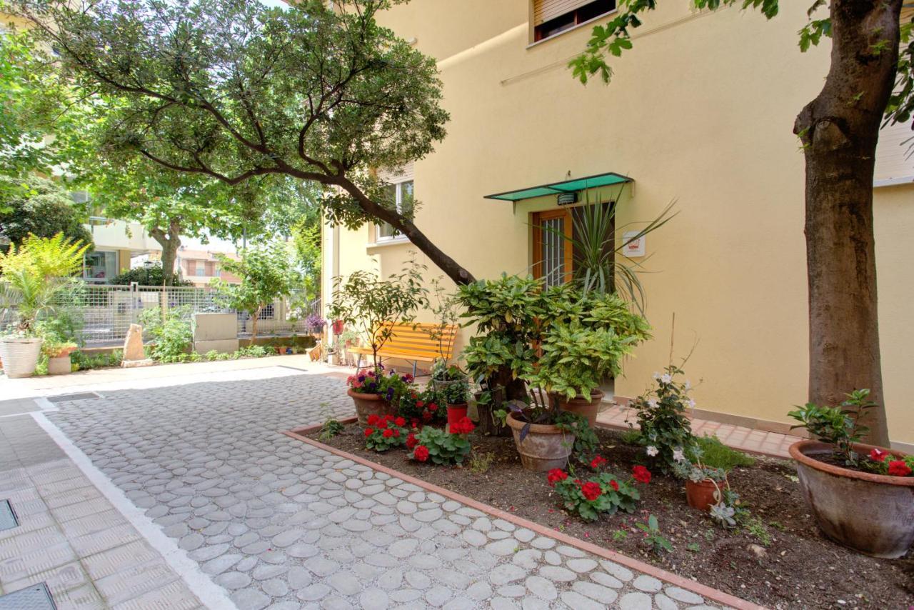Alloggio Nella Rimini Bagian luar foto